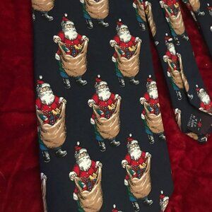 #1102 Foxtrot VTG Christmas Santa necktie 57 X 4